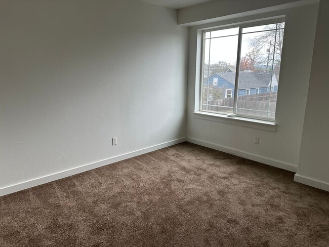 Building Photo - Newer 4 bedroom 2 1/2 bath Duplex Unit In Lebanon