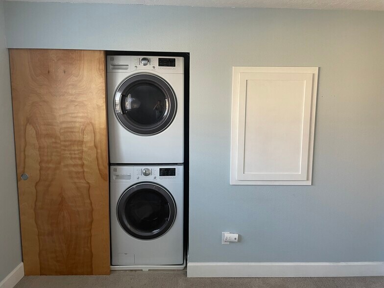 Building Photo - 1706 Avalon