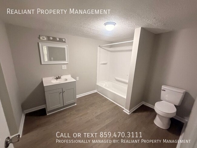 Building Photo - 400 Broadway-