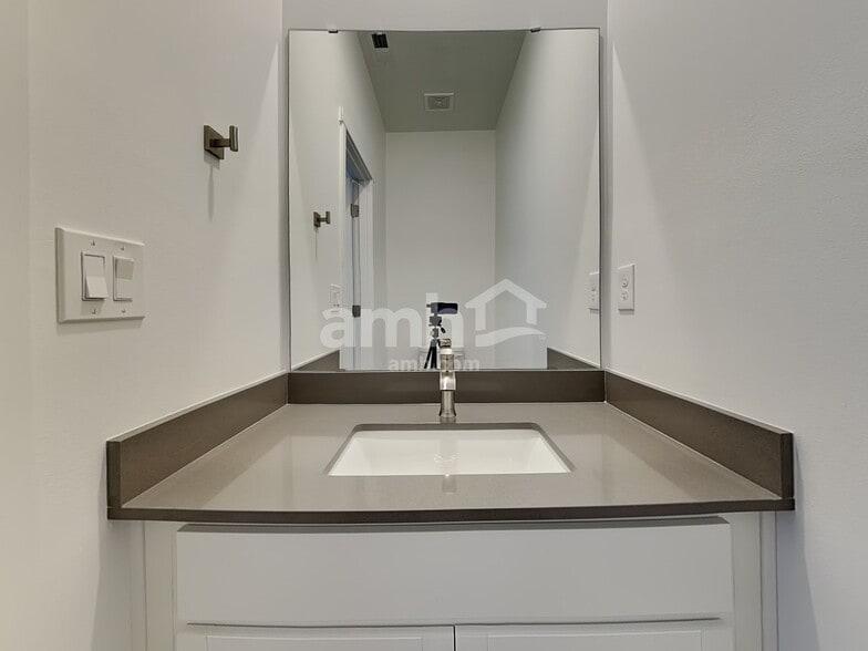 Building Photo - 8037 Dagny St SW