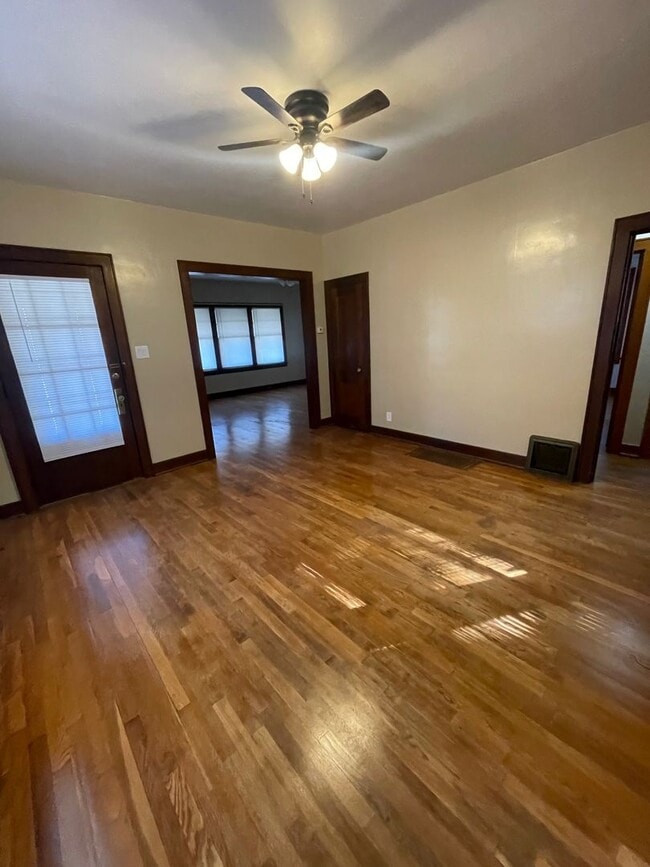 Building Photo - 3 Bedroom with garage and basement