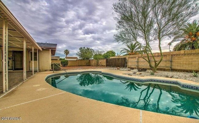 Building Photo - 6129 E Edgemont Ave