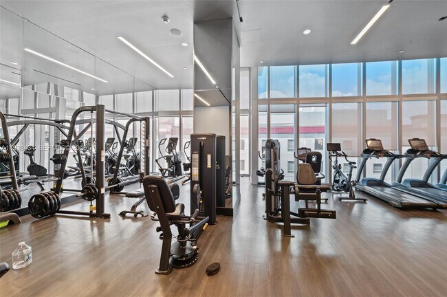 Building Photo - 851 NE 1st Ave