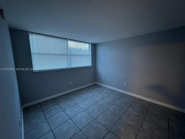 Building Photo - 650 NE 64th St