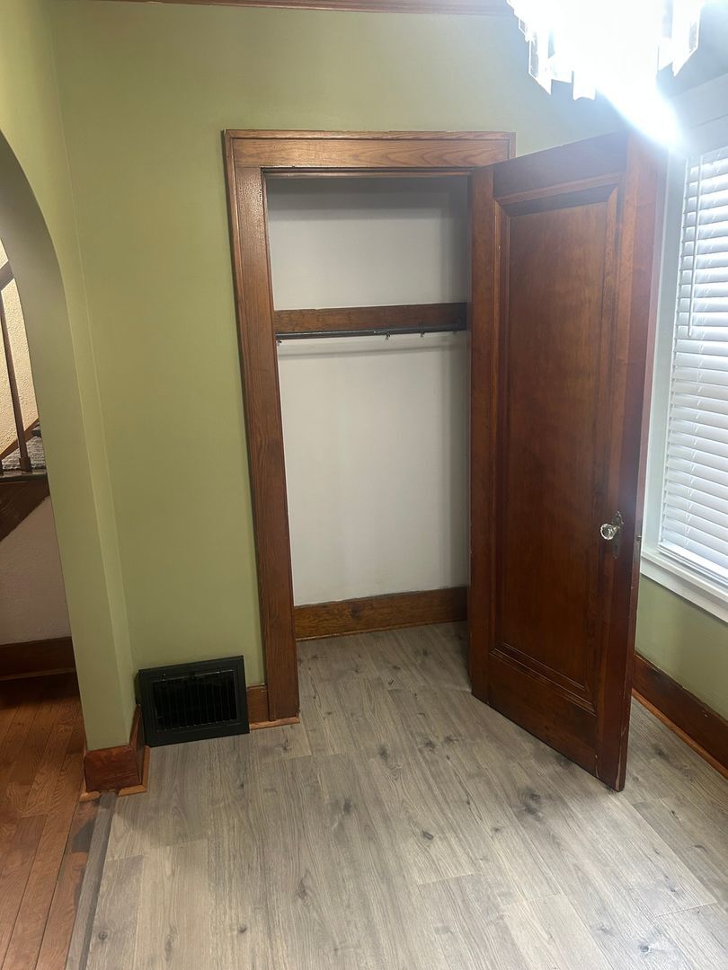 Building Photo - 727 Brady Ave