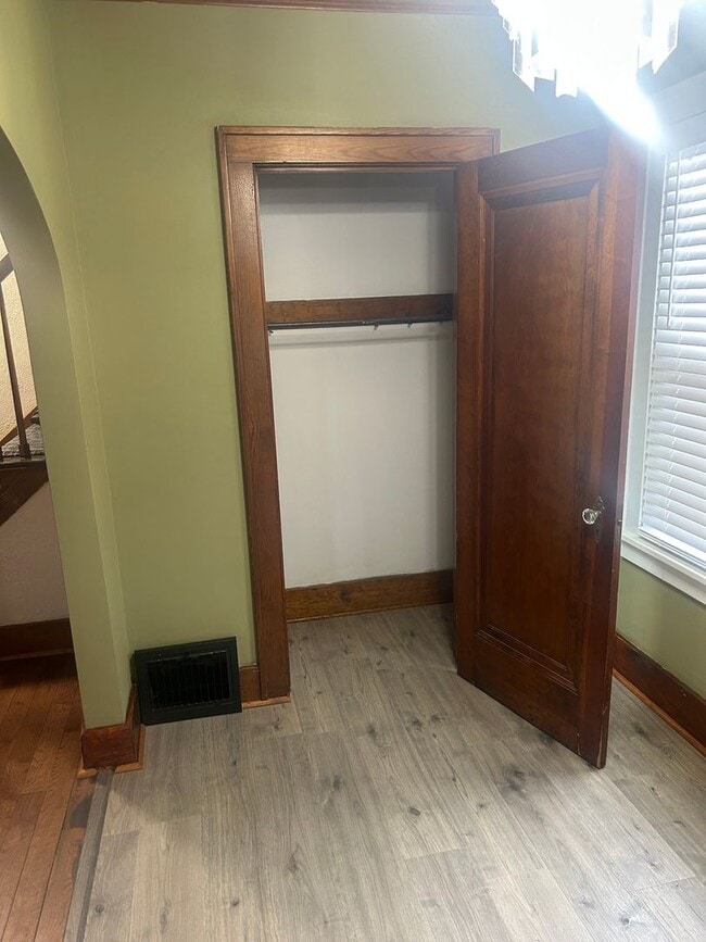 Building Photo - Charming 4BR House in Steubenville