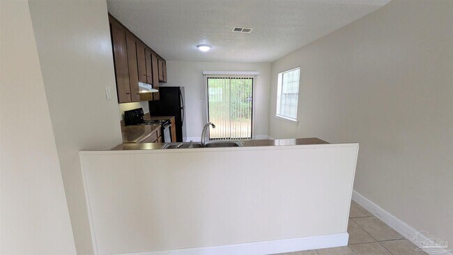 Building Photo - 8264 Continental Dr