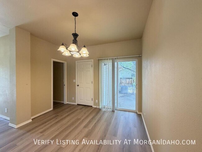 Building Photo - 6698 Poplar-