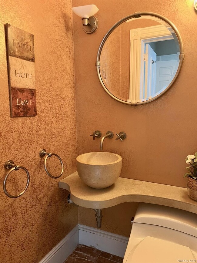 Building Photo - 67 River Rd