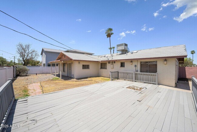 Building Photo - 1137 E Bishop Dr