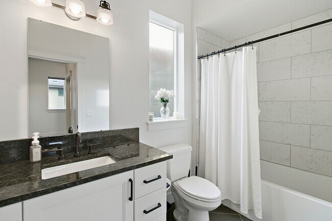 Building Photo - 6777 E Warm Springs Ave