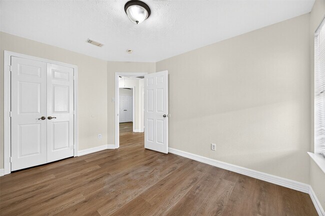 Building Photo - 15307 Flemington Ave