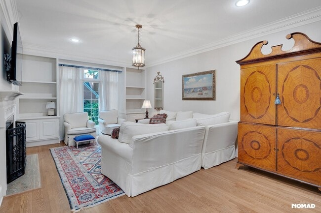 Building Photo - Stunning 4BR Townhome in Paces West Community
