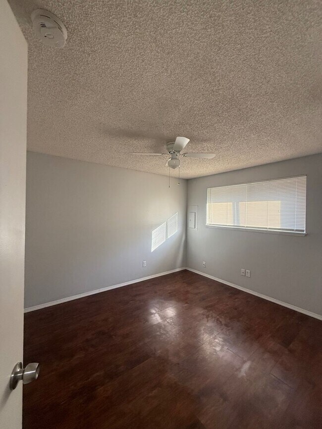 Building Photo - Cute Two Bedroom With Detached Garage