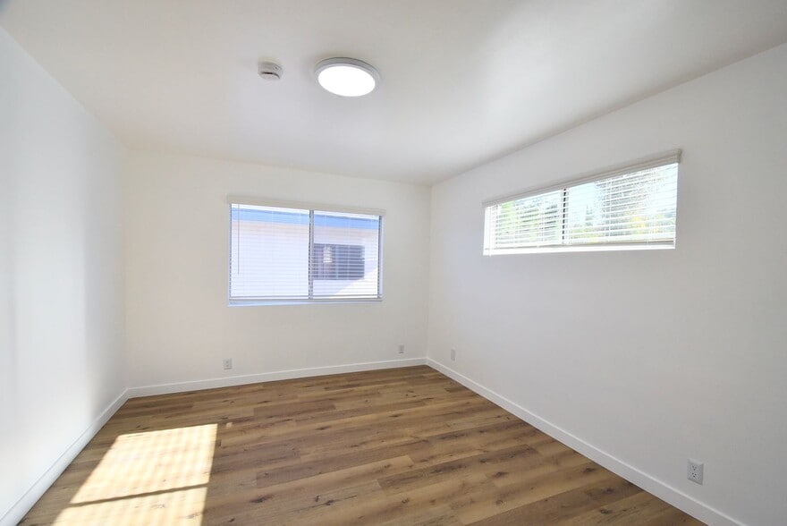 Building Photo - 14706 Dickens St