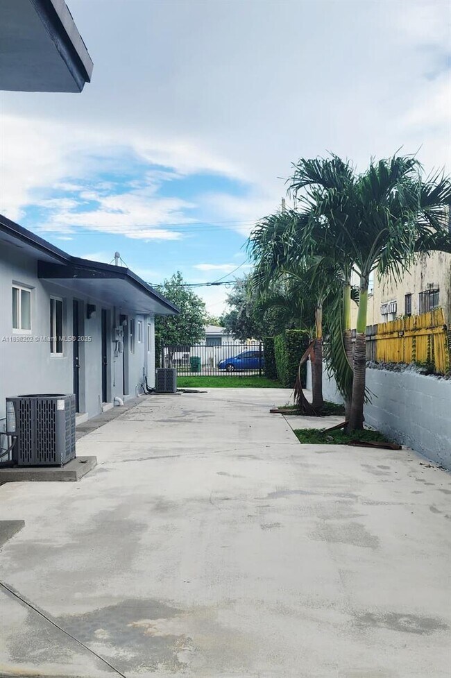 Building Photo - 2240 NW 18th St