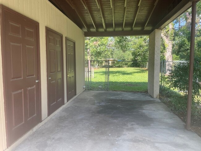 Building Photo - 2320 Deborah Dr