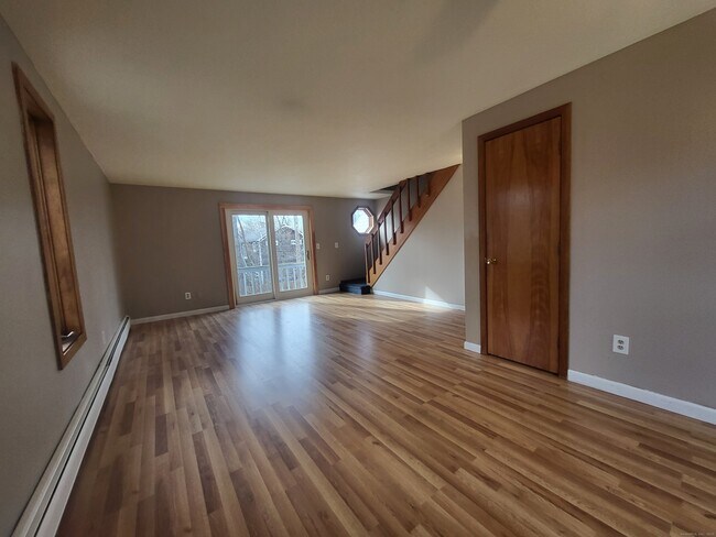 Building Photo - 1730 Farmington Ave