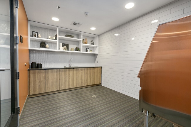 Building Photo - Nexus Condominium - 1 bedroom + den