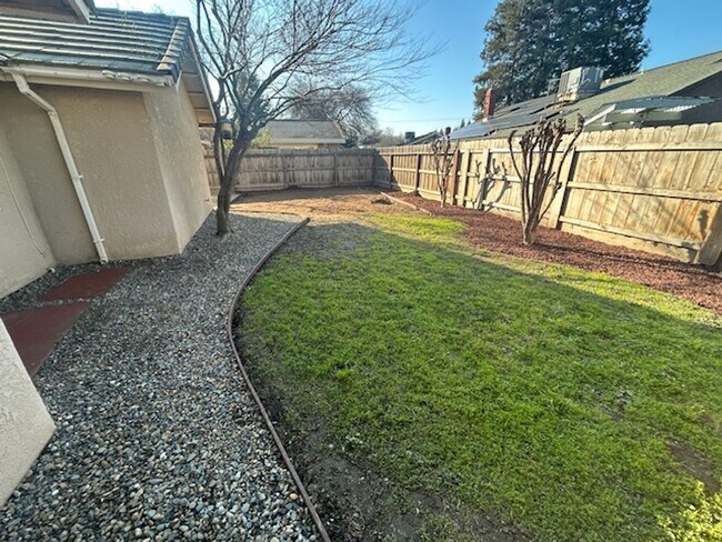 Building Photo - 6010 W Cambridge Ave