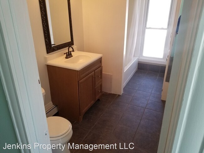 Building Photo - 5 br, 3 bath House - 122 S 4th St