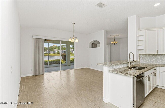 Building Photo - 558 Gardendale Cir SE