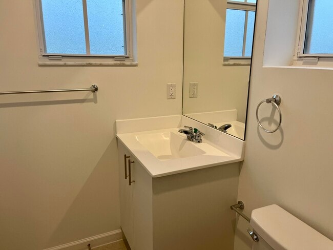 Building Photo - 2776 SE 26th Ave