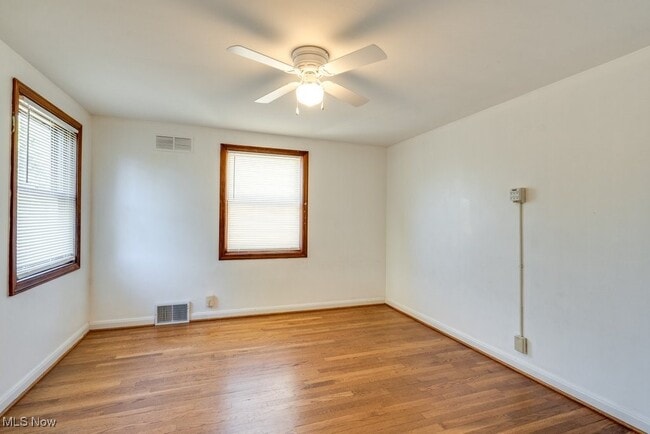 Building Photo - 630 Mineola Ave