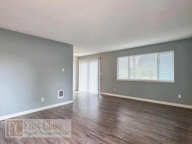 Building Photo - 12345 SW Hall Blvd