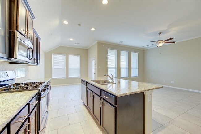 Building Photo - 6519 Point Hollow Ln