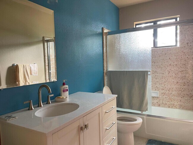Building Photo - Short term 4-8 mo.  rental-Lake view 3 bedroom, 3 bath plus office in Lake Wildwood, Penn Valley, CA