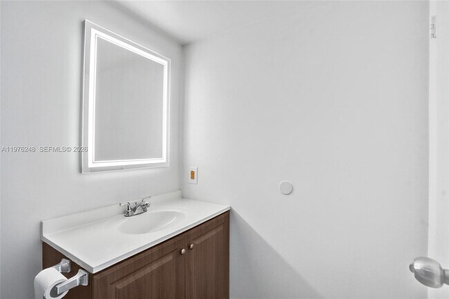 Building Photo - 7601 E Treasure Dr
