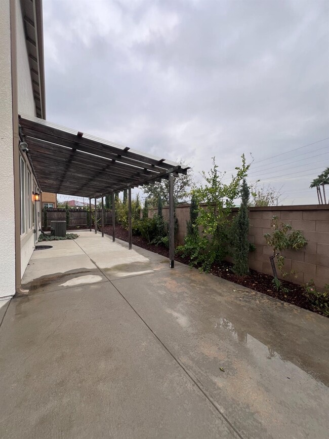 Building Photo - 2020 Makenna Dr