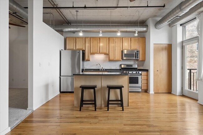 Building Photo - 6 S Laflin St