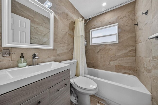 Building Photo - 540 NE 59th Ct