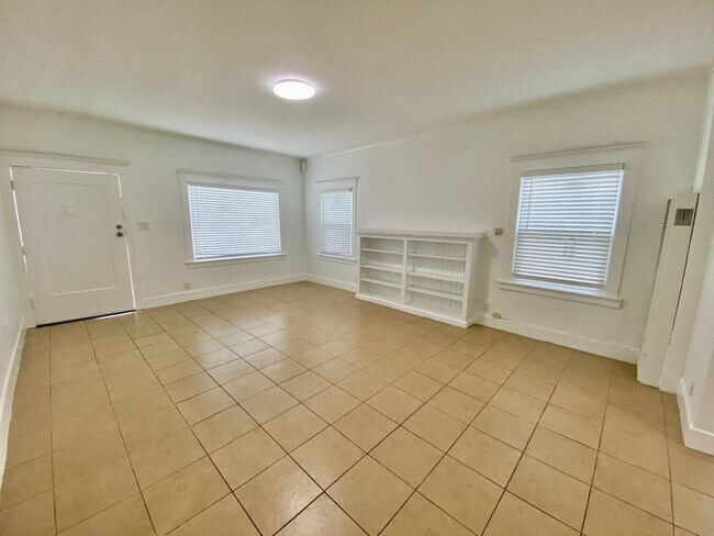 Building Photo - 2919 Van Buren Pl