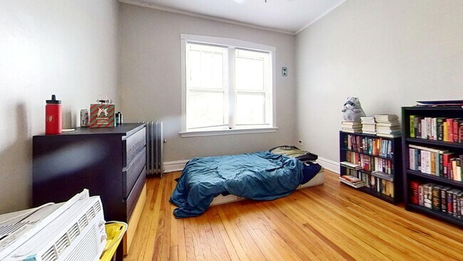 Interior Photo - 1331-41 W. Addison