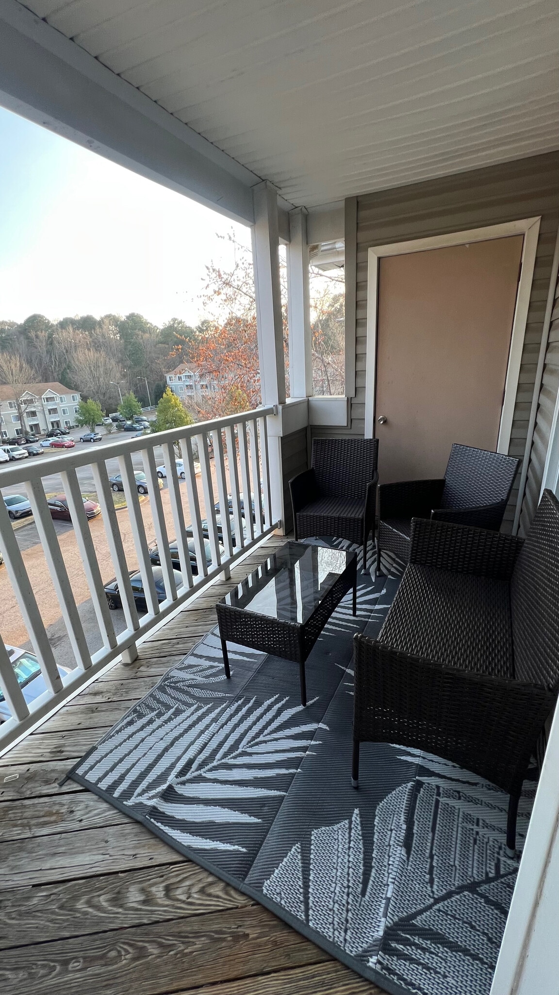 Building Photo - Room in Condo on Collegiate Cir