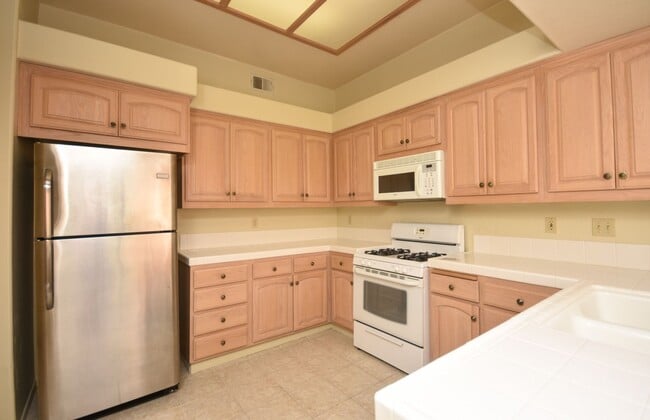 Building Photo - Single Story Spacious Home in Oceanside with a three car garage!