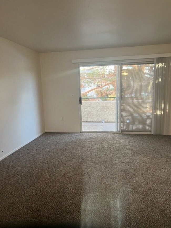 Building Photo - 5710 E Tropicana Ave