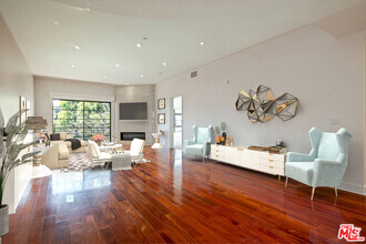 Building Photo - 8788 Shoreham Dr