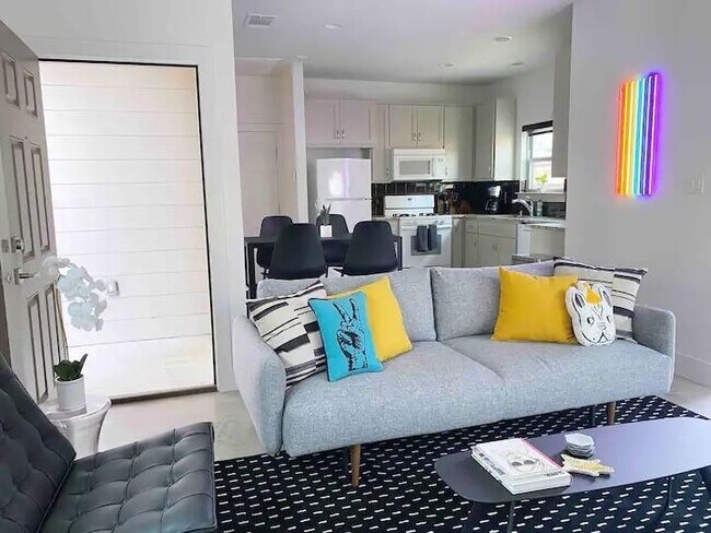 Primary Photo - 2012 Willow St