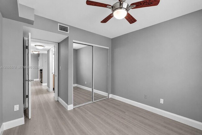 Building Photo - 2881 N Oakland Forest Dr