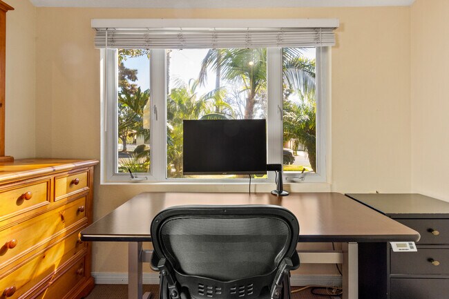 Building Photo - 1214 Emerald St