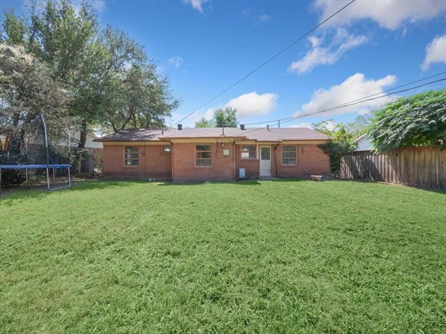 Building Photo - 403 Rolando Dr