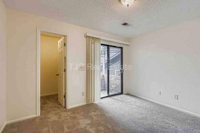 Building Photo - 5620 W 80th Pl