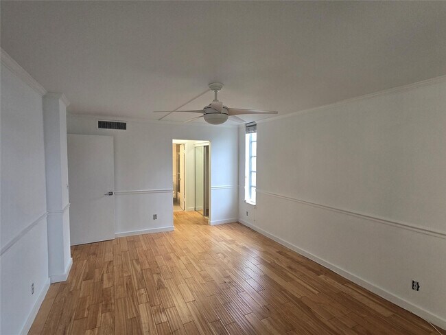 Building Photo - 733 SE 1st Way