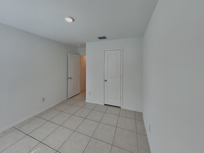 Building Photo - Modern Comfort Meets Prime Location – Single-Story Living at Its Best!