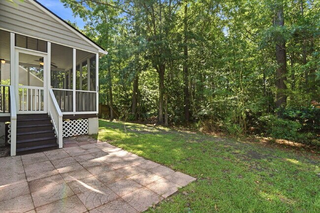 Building Photo - "Exquisite 4-Bed Sanctuary with Cozy Fireplace & Spacious 2,204 Square Foot Layout on Willoughby ...