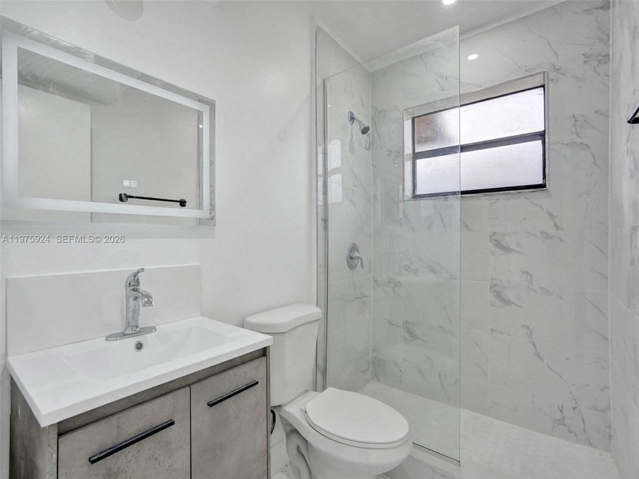 Building Photo - 10051 Winding Lake Rd